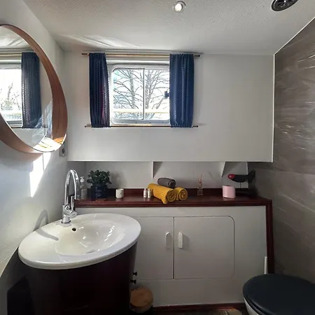 Au Fil De L'eau Et *