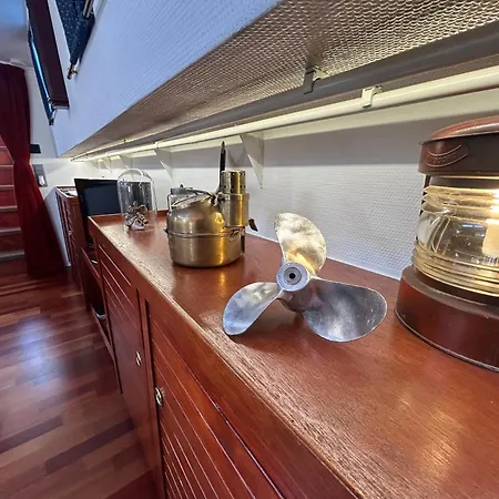 Botel Au Fil De L'eau Et *