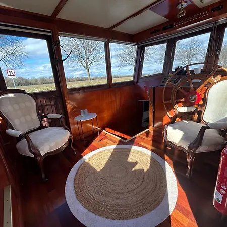 Au Fil De L'eau Et Botel *